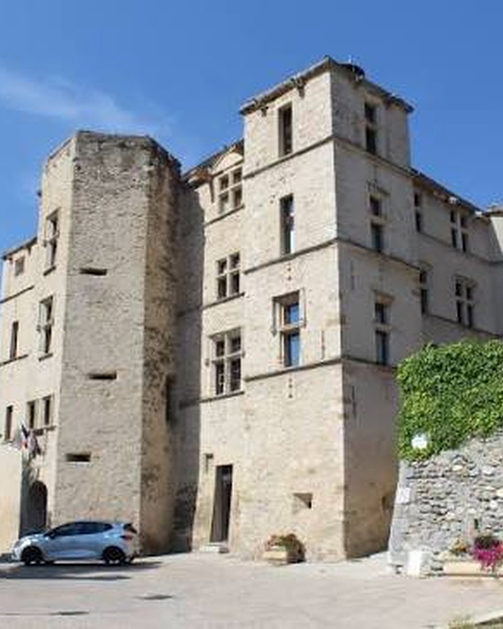 Le château de Château-Arnoux